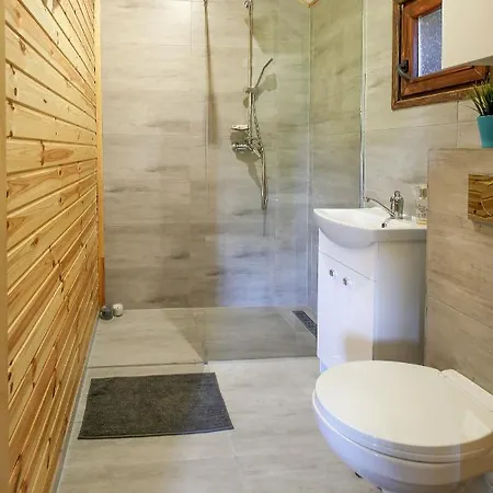 Domki بيت خشبي *